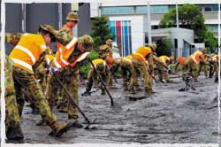 9RQR Diggers clean up South Brisbane after the Jan 2011 floods.