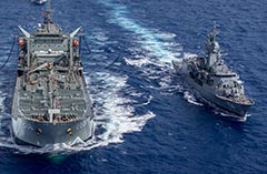 HMAS Sirius refuels HMAS Parramatta